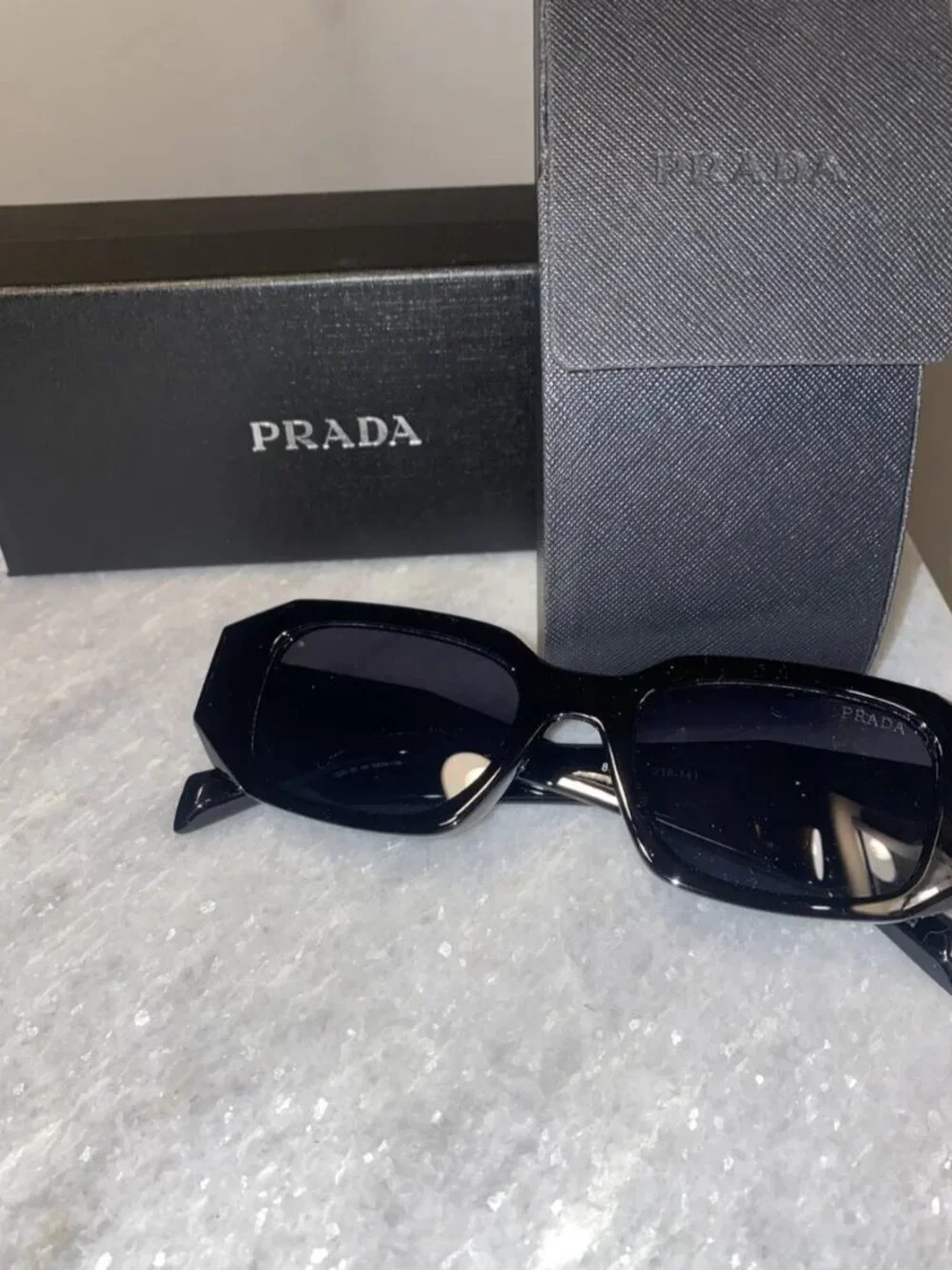 pradanew black new